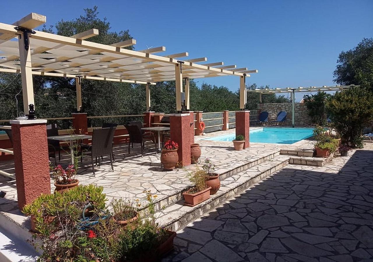 Paxos Bonzai Studios Гайос Екстериор снимка