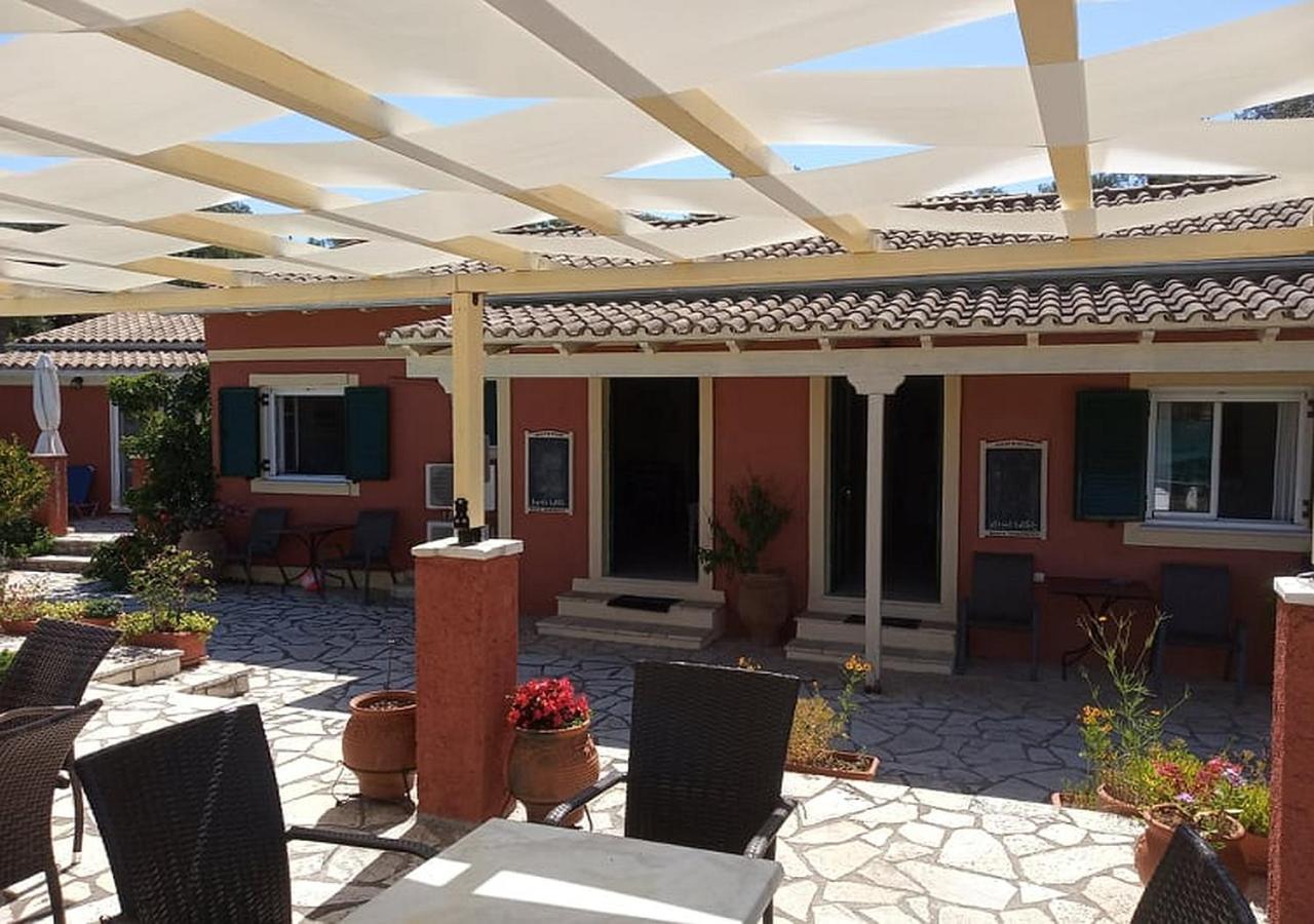 Paxos Bonzai Studios Гайос Екстериор снимка