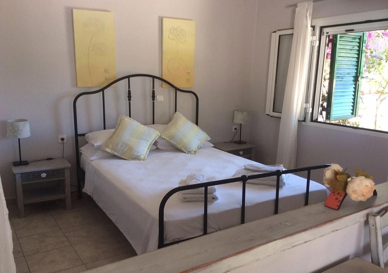Paxos Bonzai Studios Гайос Екстериор снимка