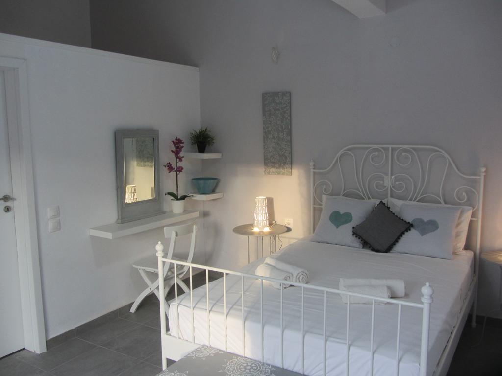 Paxos Bonzai Studios Гайос Екстериор снимка